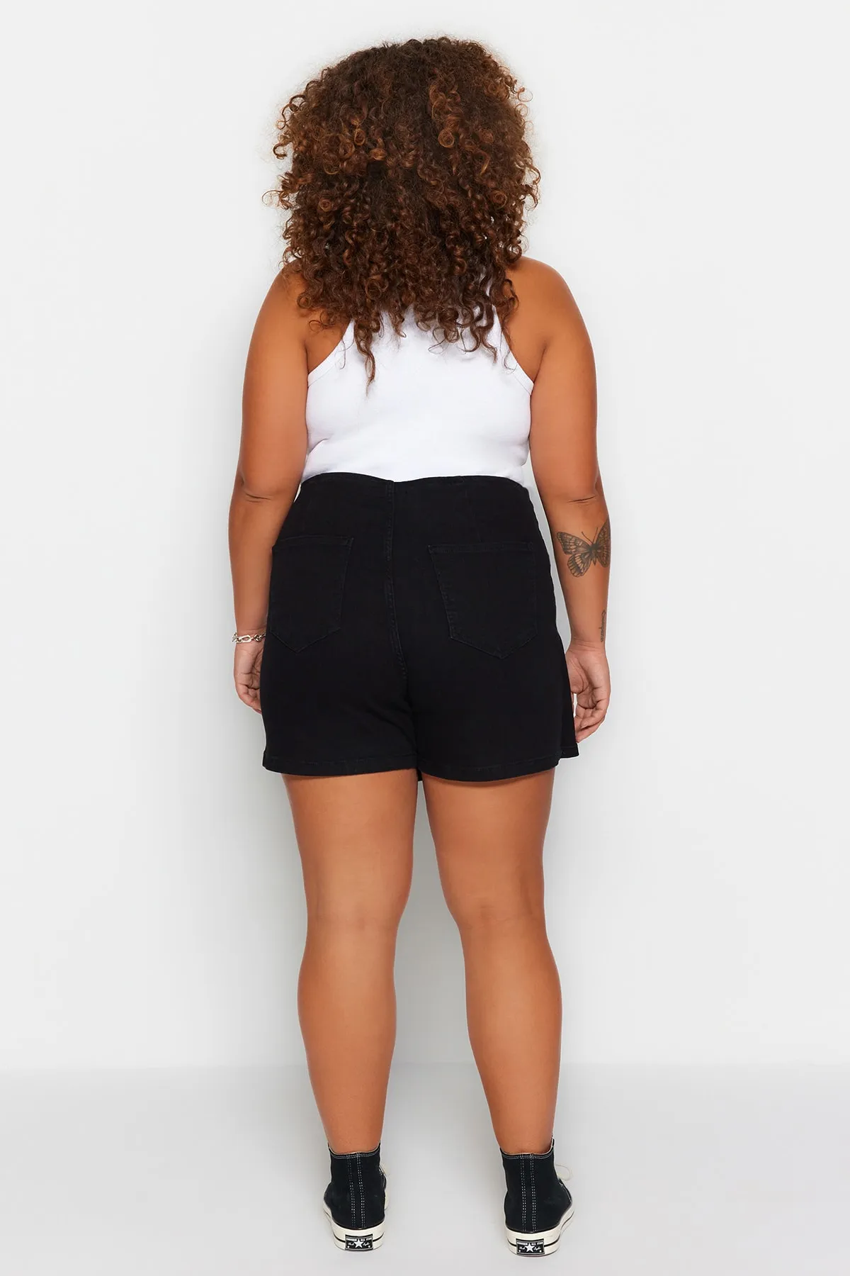 Trendyol Curve  Schwarzer zweireihiger Denim-Shortsrock mit hoher Taille TBSSS23AZ00039