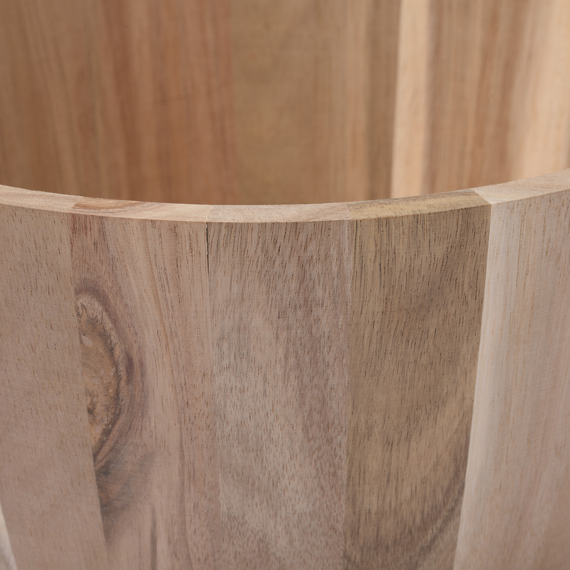 Holzschale mit hohem Rand