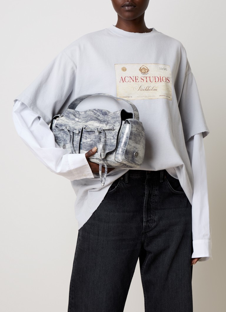 Torebka Acne Studios ze skóry cielęcej z regulowanym paskiem na ramię.