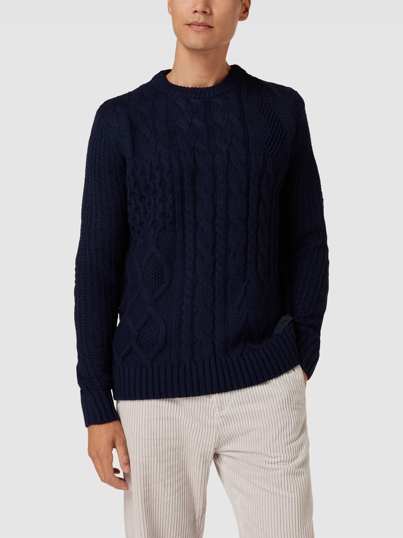 Strickpullover mit Label-Patch in marineblau