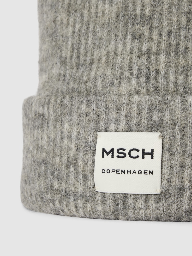 Beanie mit Label-Patch Modell 'Hope' in hellgrau