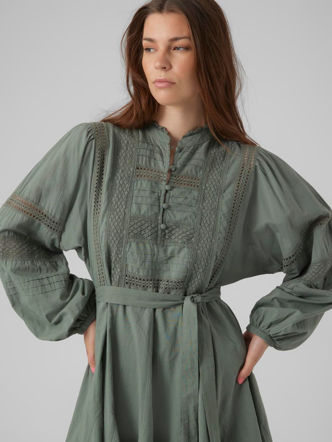 VMLAVA Kurzes Kleid