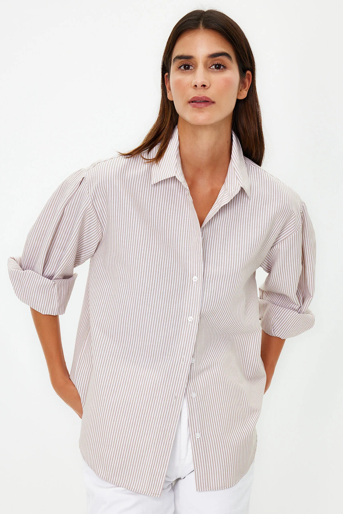 Trendyol Collection  Beiges gestreiftes Oversize-Gewebehemd - TWOSS23GO00144