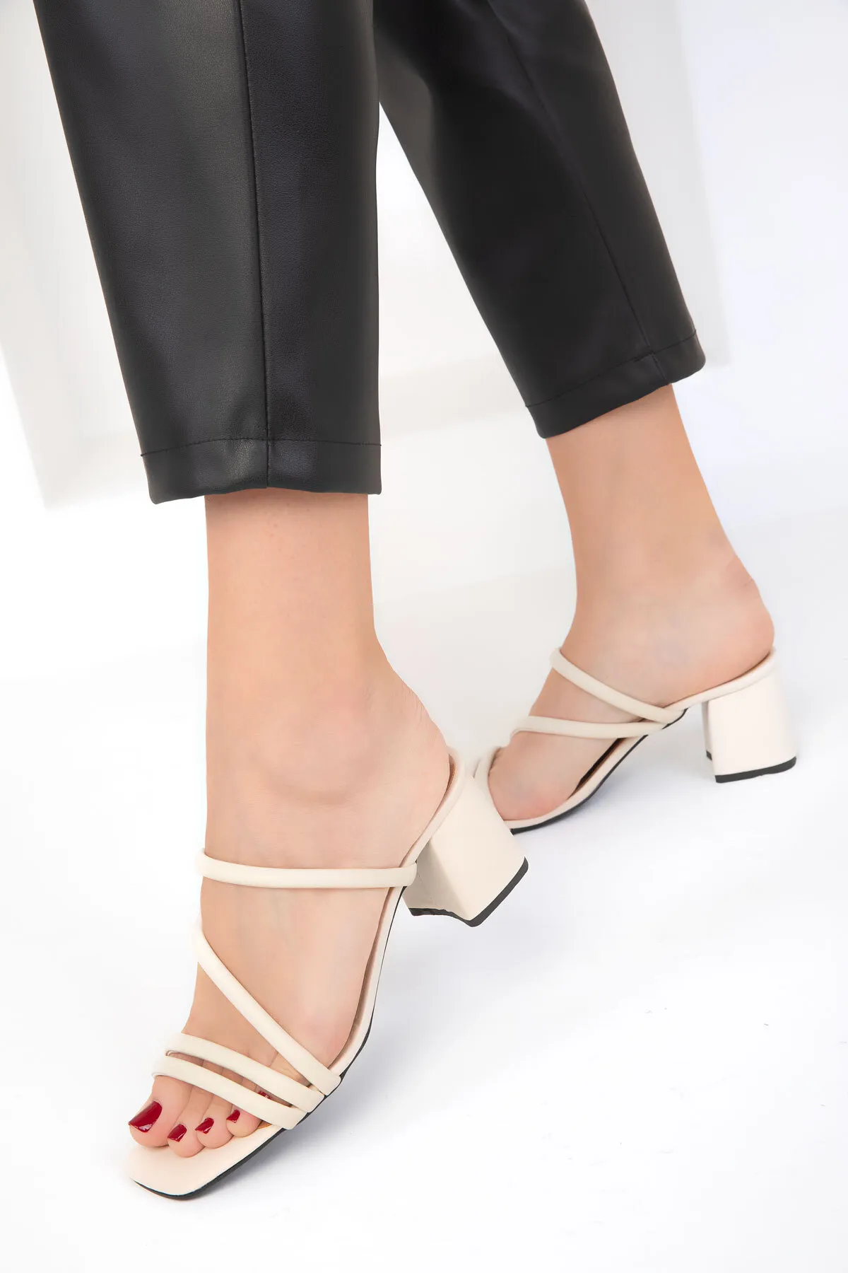 SOHO  Beige klassische Damenschuhe mit Absatz 17910
