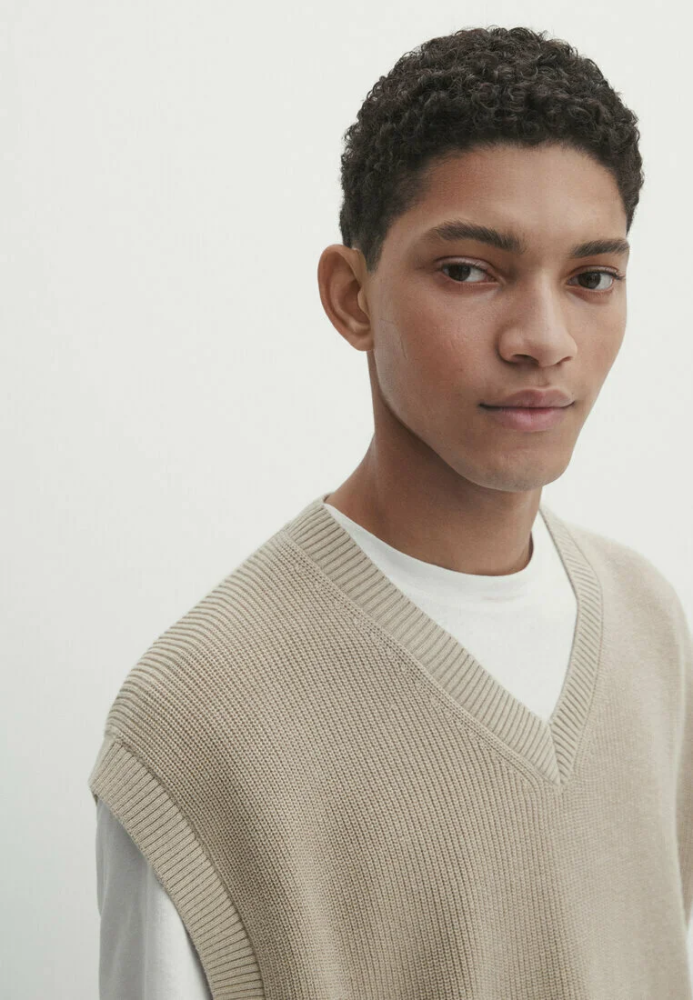 Suéter de cuello en V de Massimo Dutti