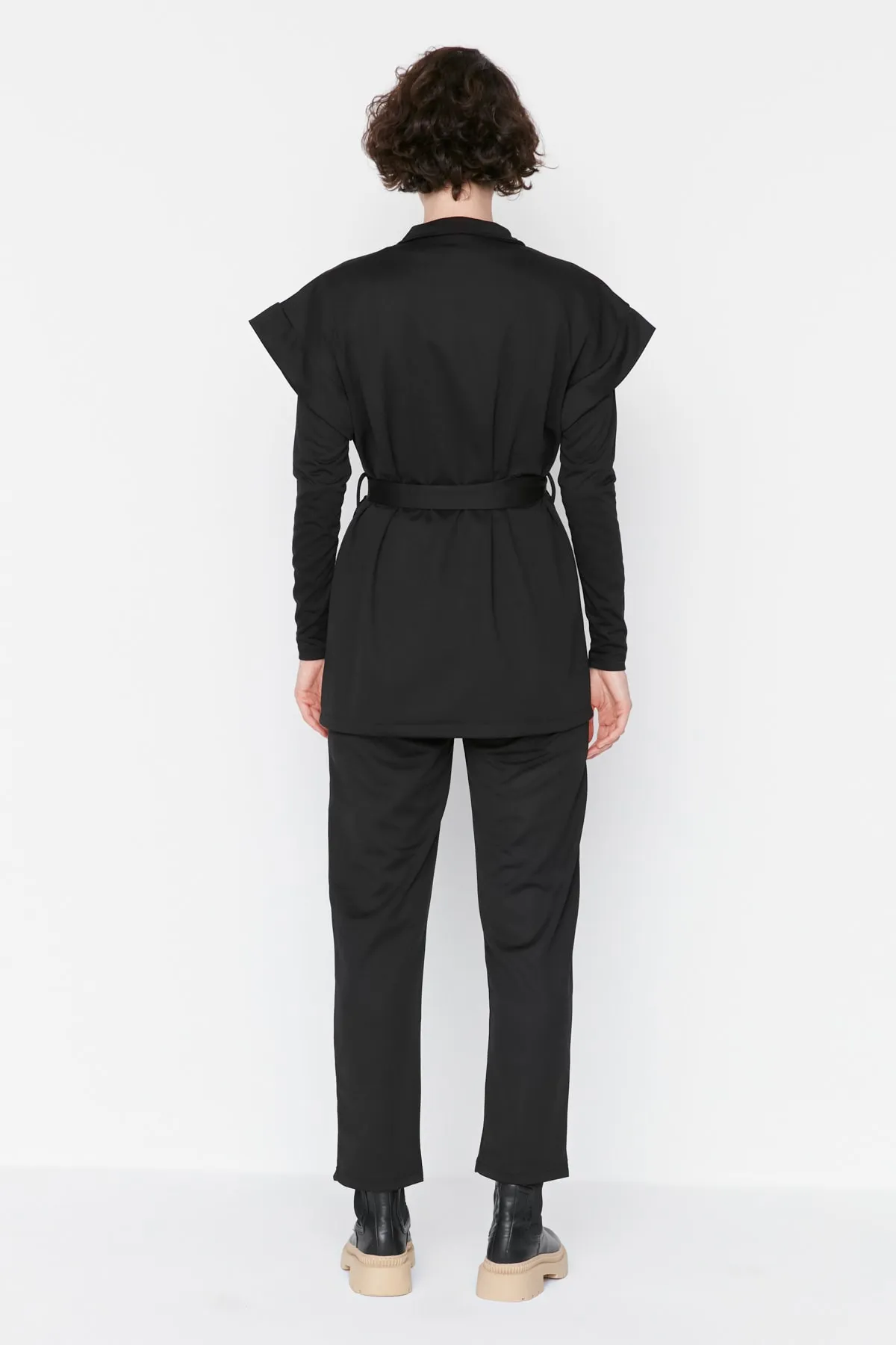 Trendyol Modest  Schwarzer Scuba-Westen-Hosen-Strickanzug mit Taillenschnürung TCTAW23US00167