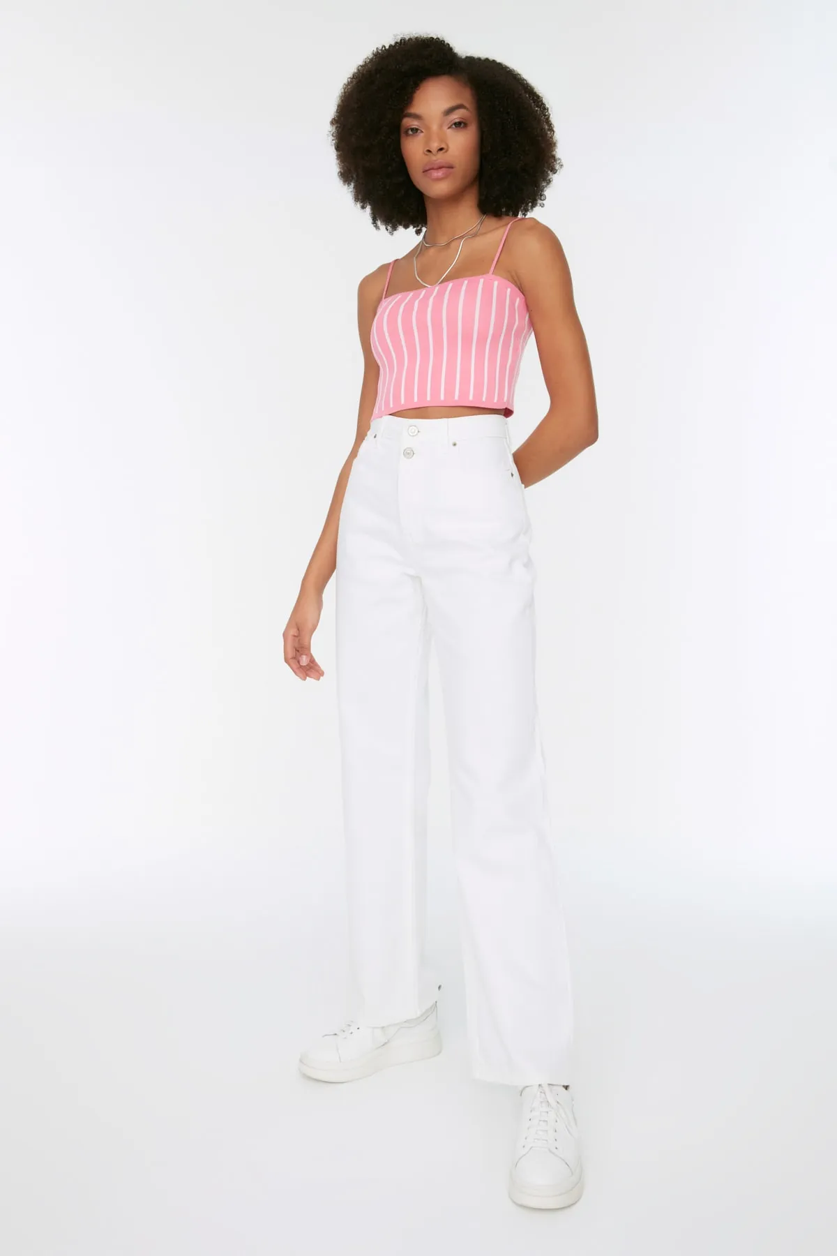Trendyol Collection  Weiße High-Waist-Jeans mit weitem Bein im Stil der 90er