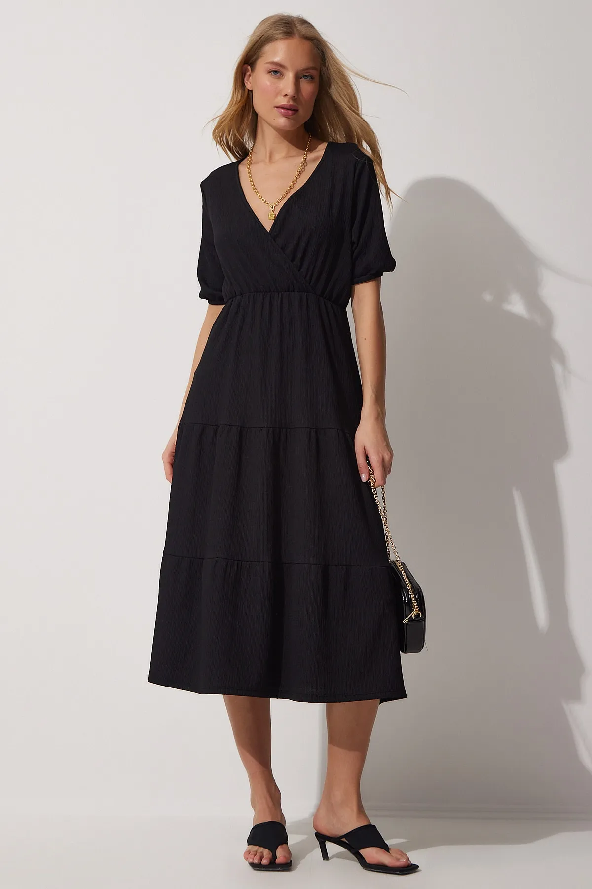 Happiness İstanbul  Schwarzes Sommerstrickkleid mit Wickelkragen für Damen UB00026