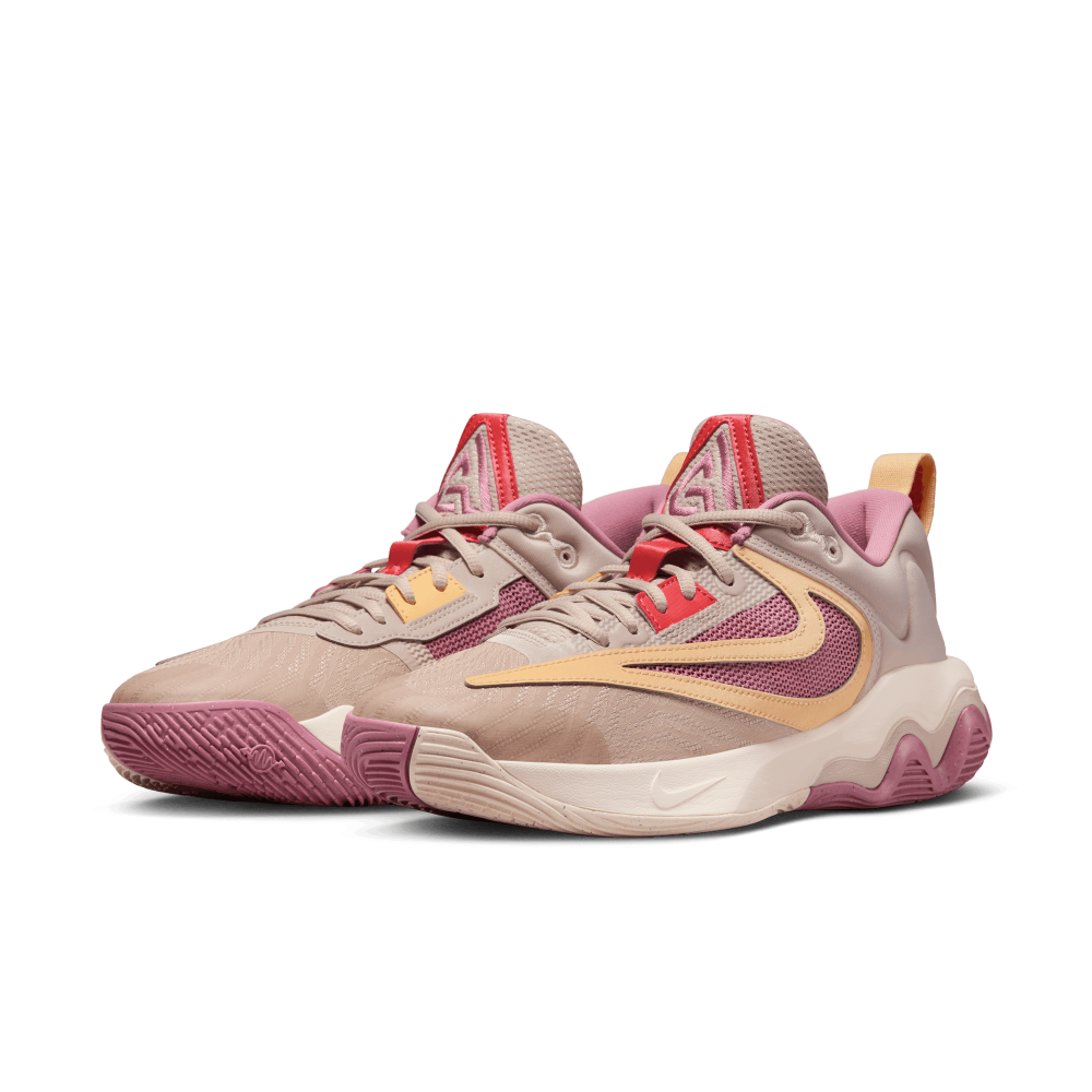 Nike Giannis Immortality 3 DZ7533-200 / braun