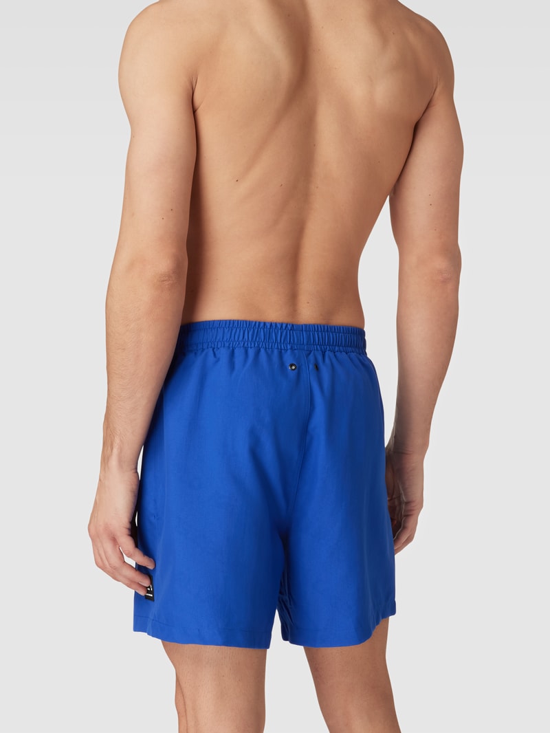 Badehose mit Label-Patch in royalblau