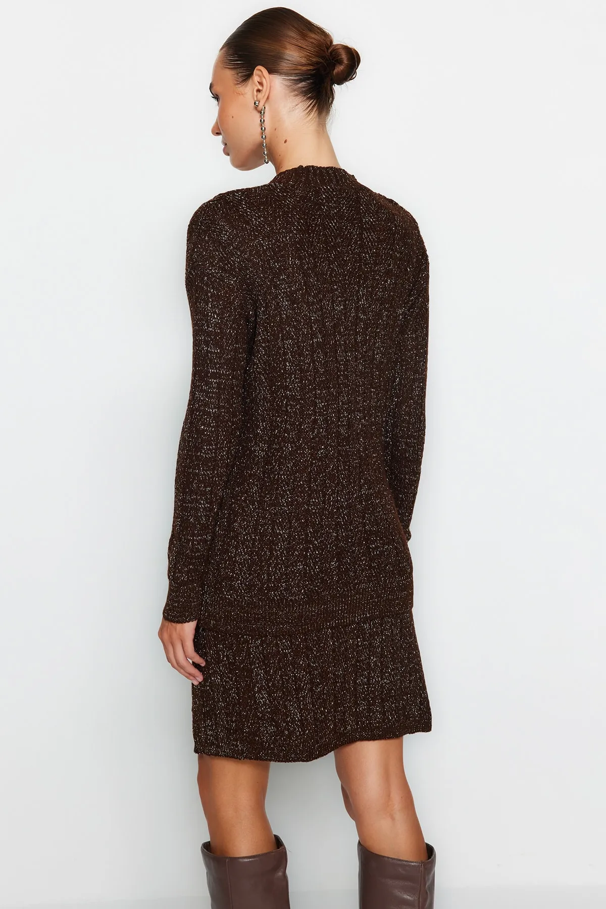 Trendyol Collection  Braunes Glitzer-Set aus Strickoberteil und -unterteil im Cardigan-Stil TWOAW24AU00090