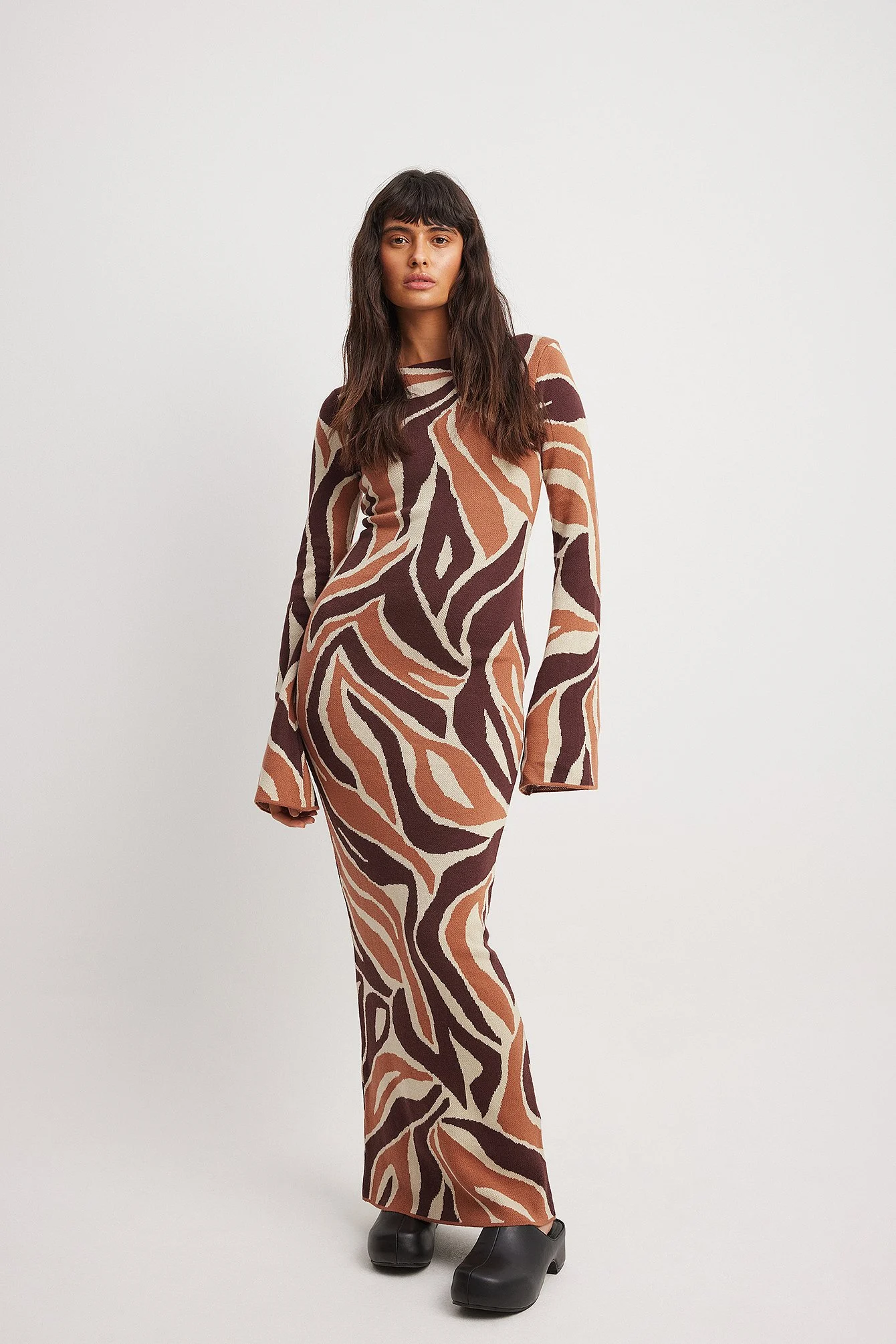 Maxi-Strickkleid mit weiten Ärmeln