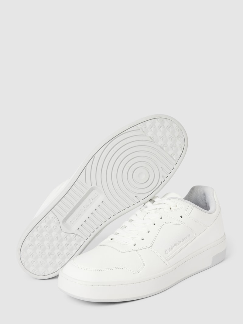 Sneaker mit Label-Detail Modell 'BASKET' in weiss