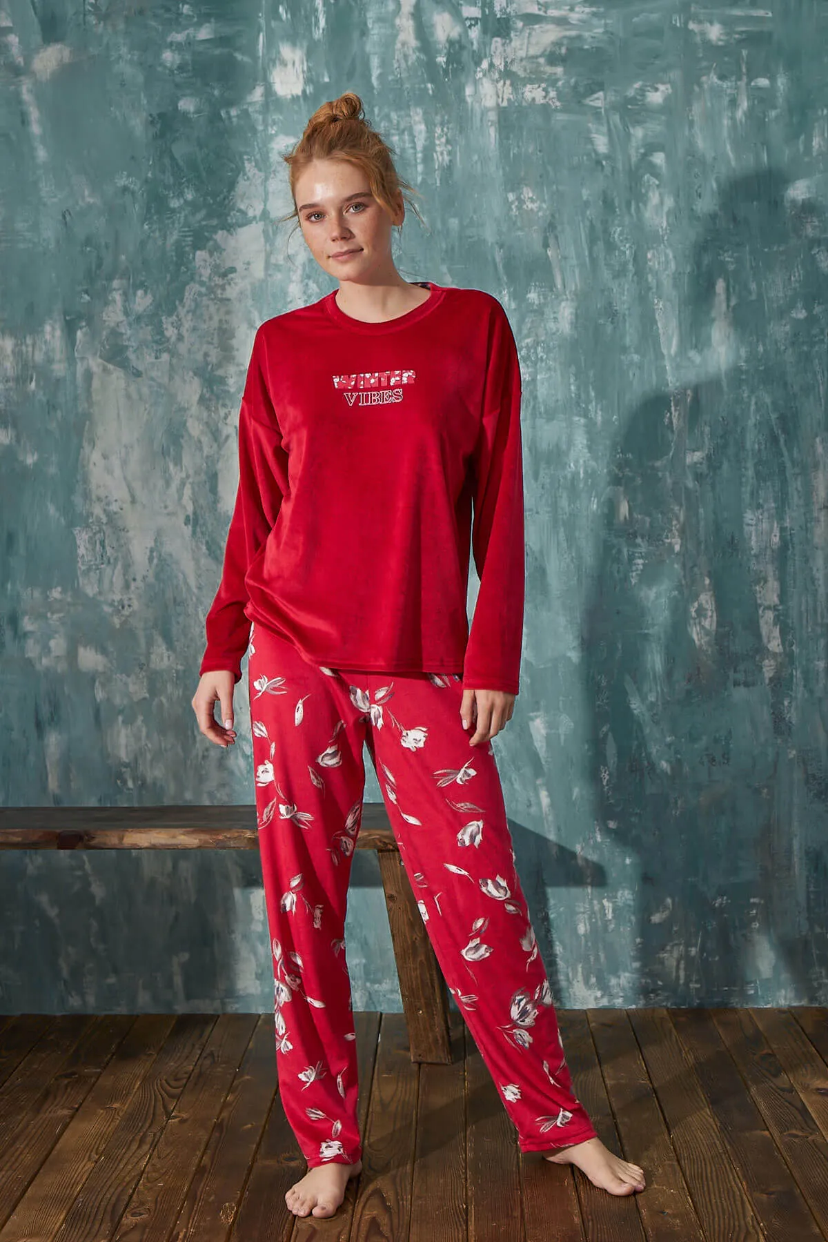 Pijamaevi  Red Vibes Samt-Mutter-Tochter-Familienpyjama – Mutter-Set