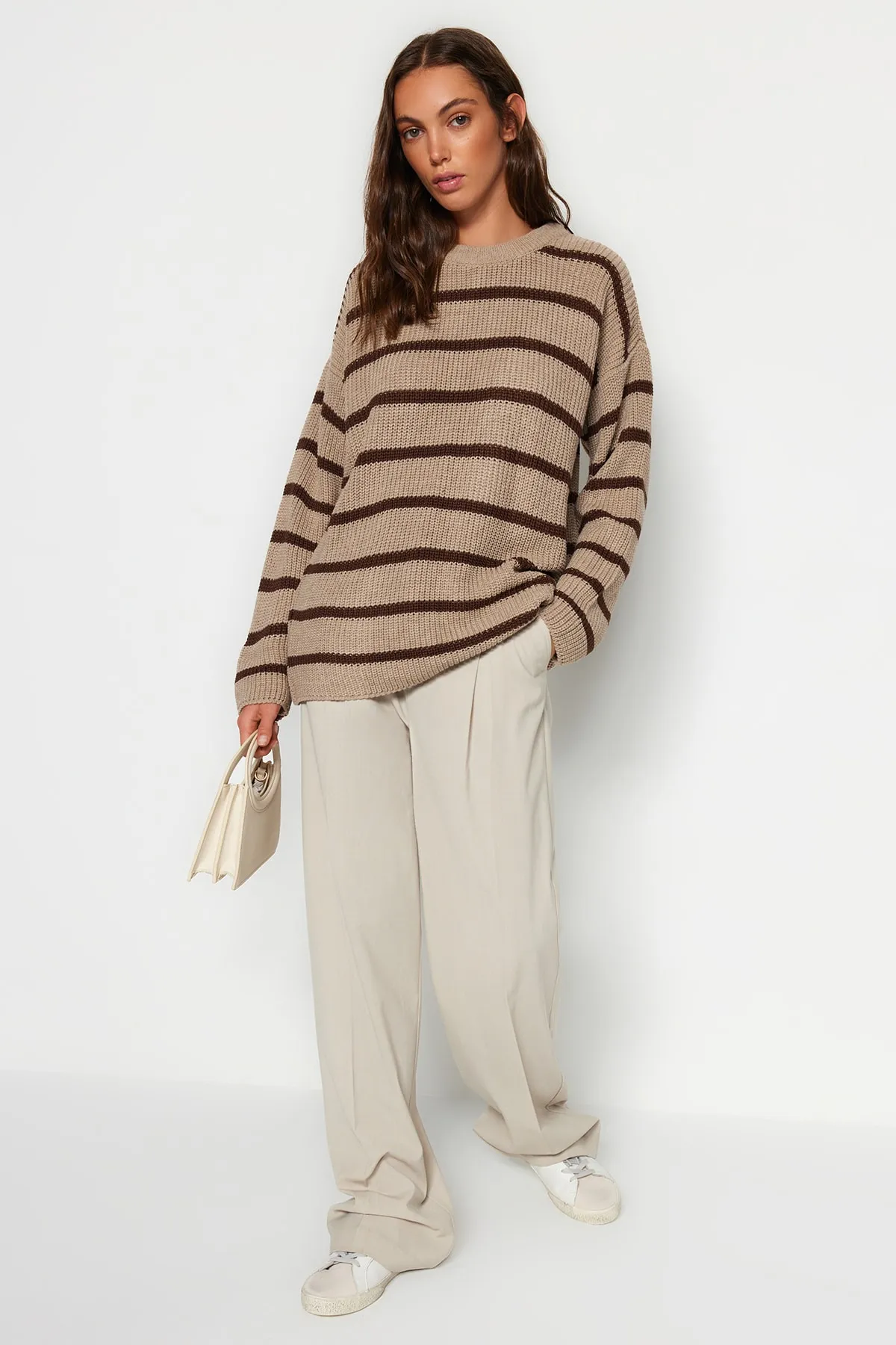 Trendyol Collection  Beiger Strickpullover mit Streifen in weiter Passform TWOAW23KZ00720