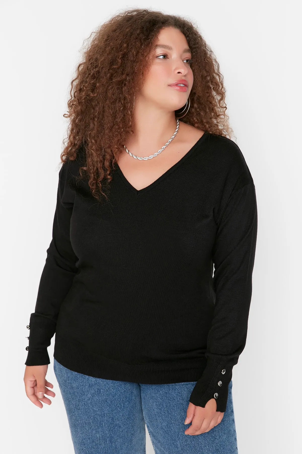 Trendyol Curve  Schwarzer Strickpullover mit V-Ausschnitt und Knöpfen