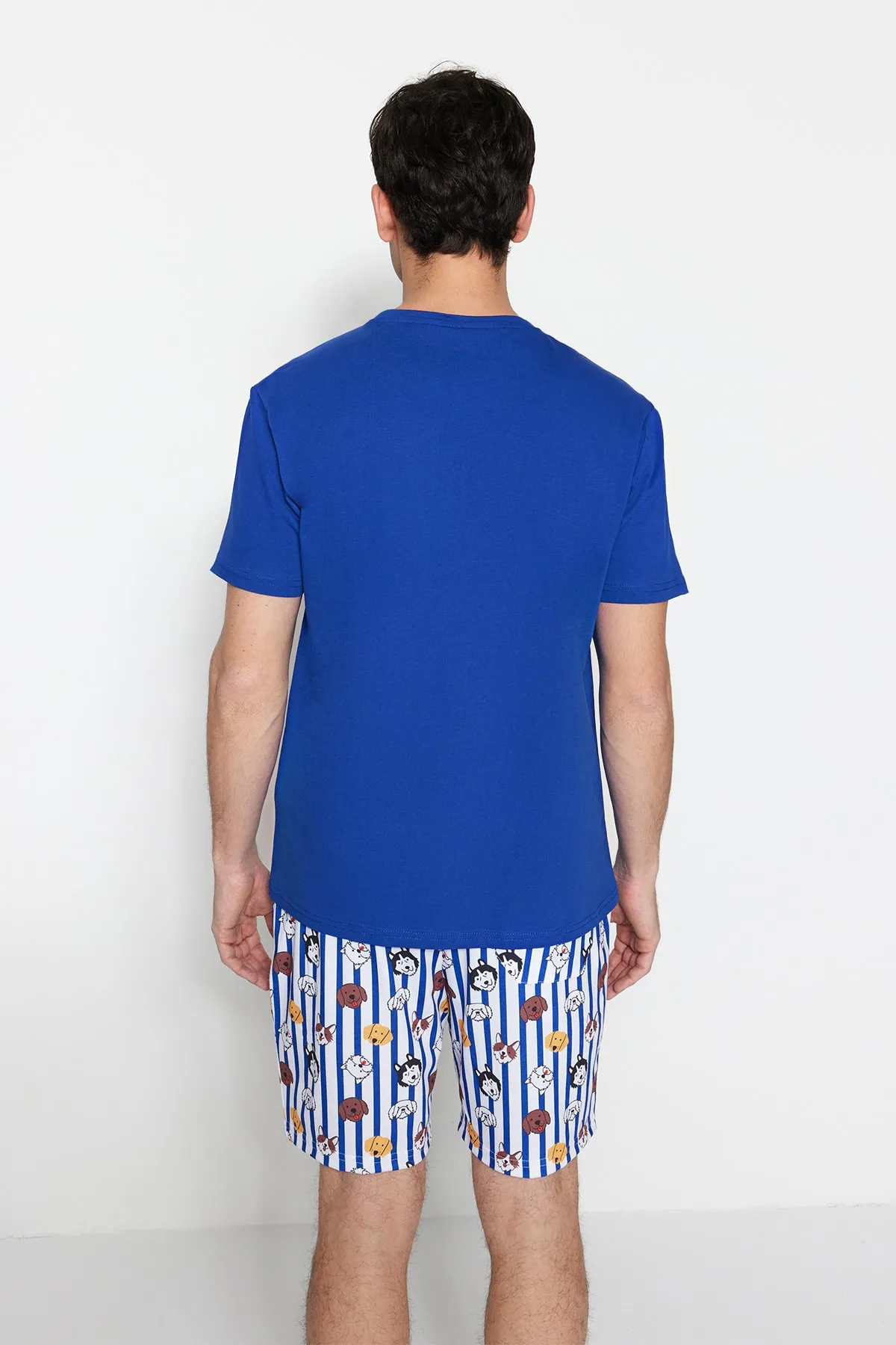 Trendyol Collection  Dunkelblaues Unisex-Pyjamaset mit normaler Passform und bedruckten Shorts TMNSS23PT00000
