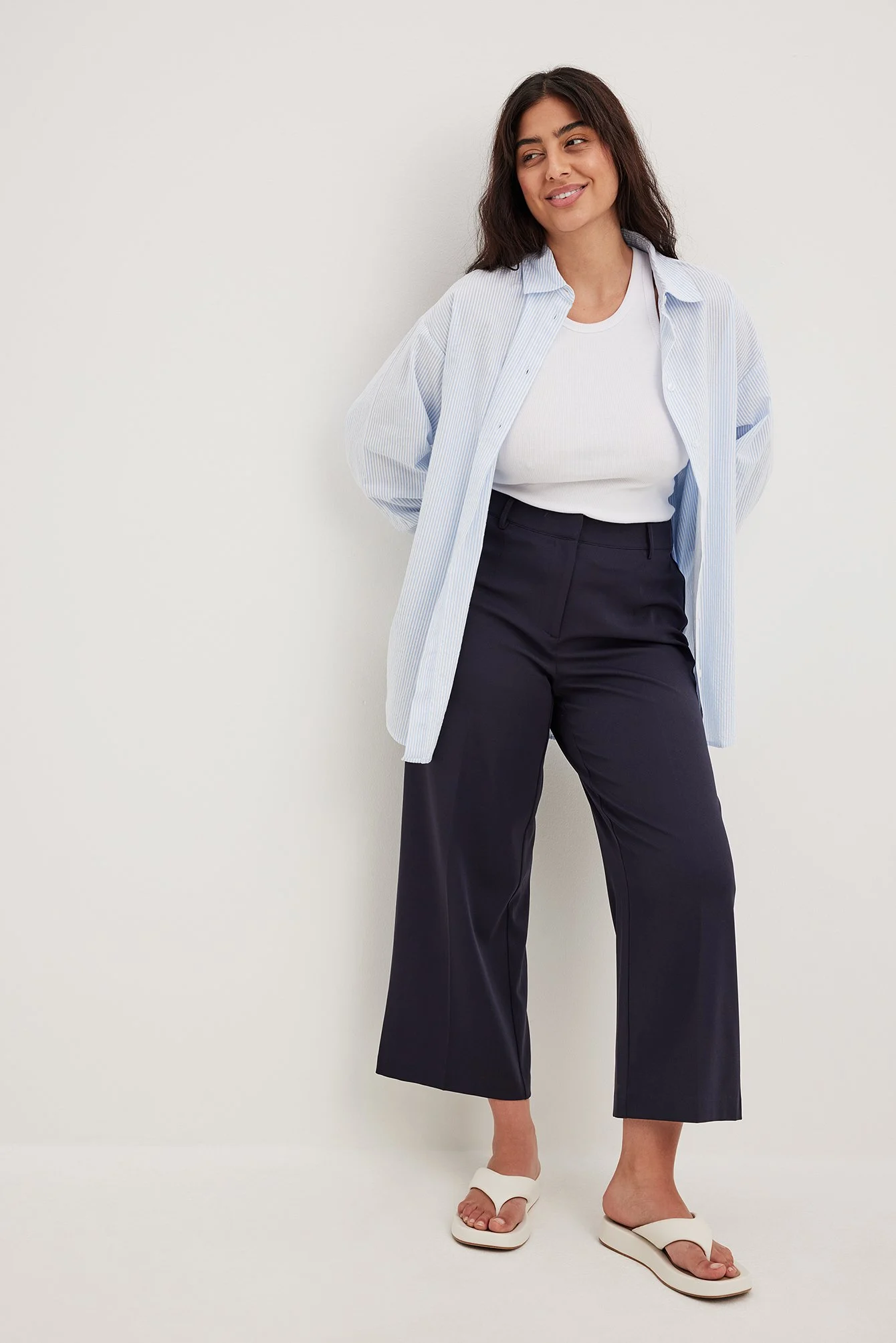 Cropped-Anzughose mit mittlerer Taille und geradem Bein