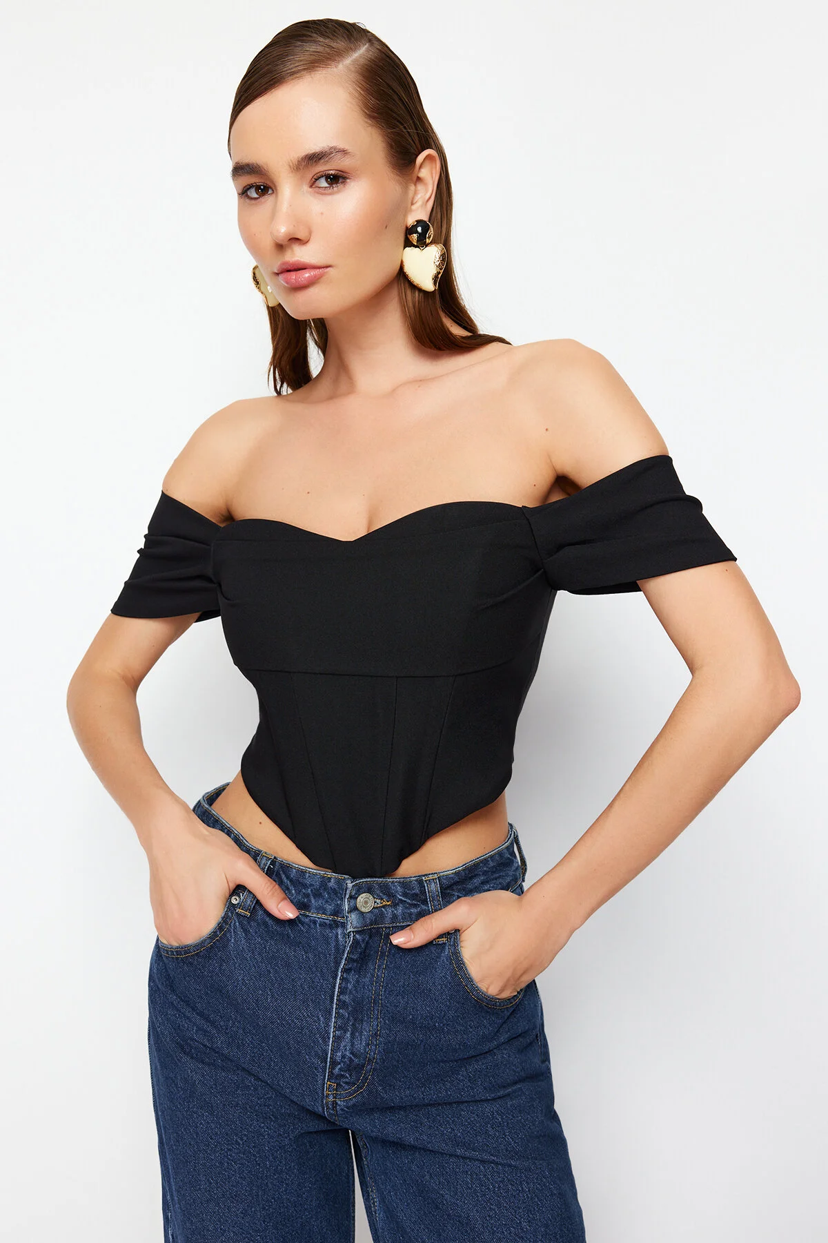 Trendyol Collection  Schwarzes Bustier mit Carmenkragen TPRSS24BS00018