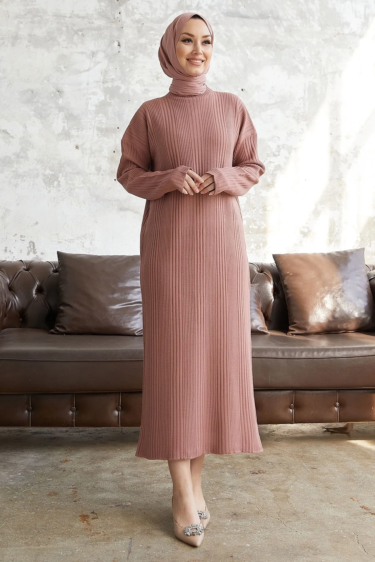 InStyle  Langes Strickkleid mit Rollkragen von Arissa – Dusty Rose