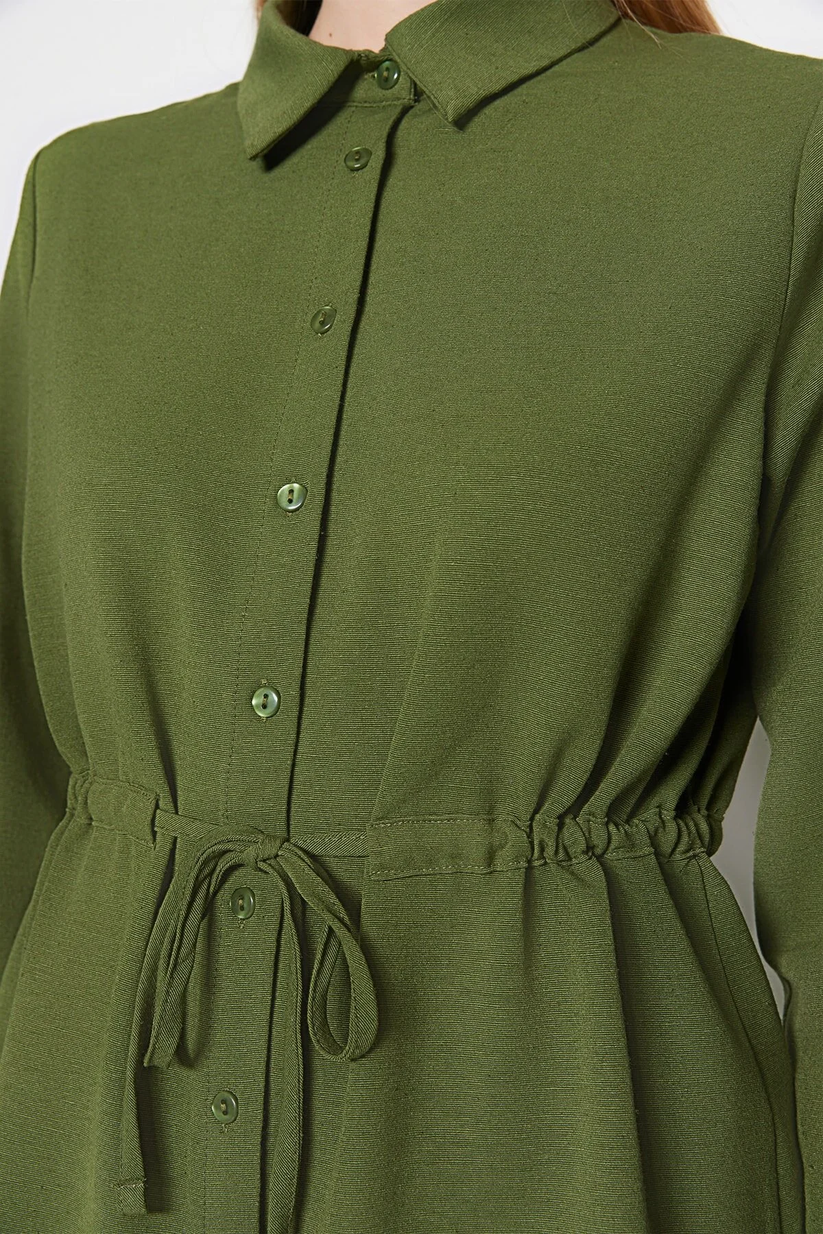 Trendyol Modest  Khakifarbenes Hemd-Hosen-Set aus gewebtem Aerobin-Leinen-Look mit geraffter Taille TCTSS23US00032