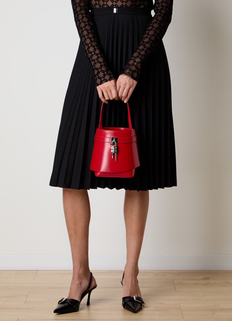 Geantă tip buzunar Givenchy Shark Lock din piele de vițel cu curea de umăr detașabilă.