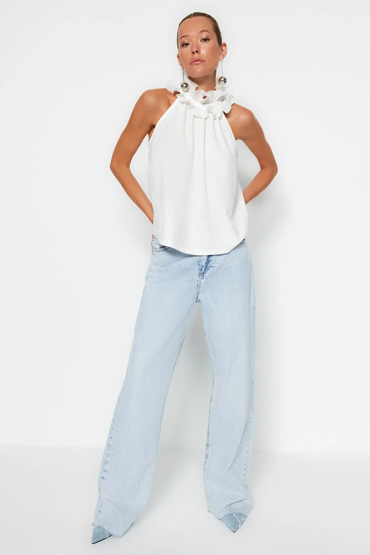Trendyol Collection  Ecru-Kragen-detaillierte Smart-Crepe-Strickbluse TWOSS23BZ00932