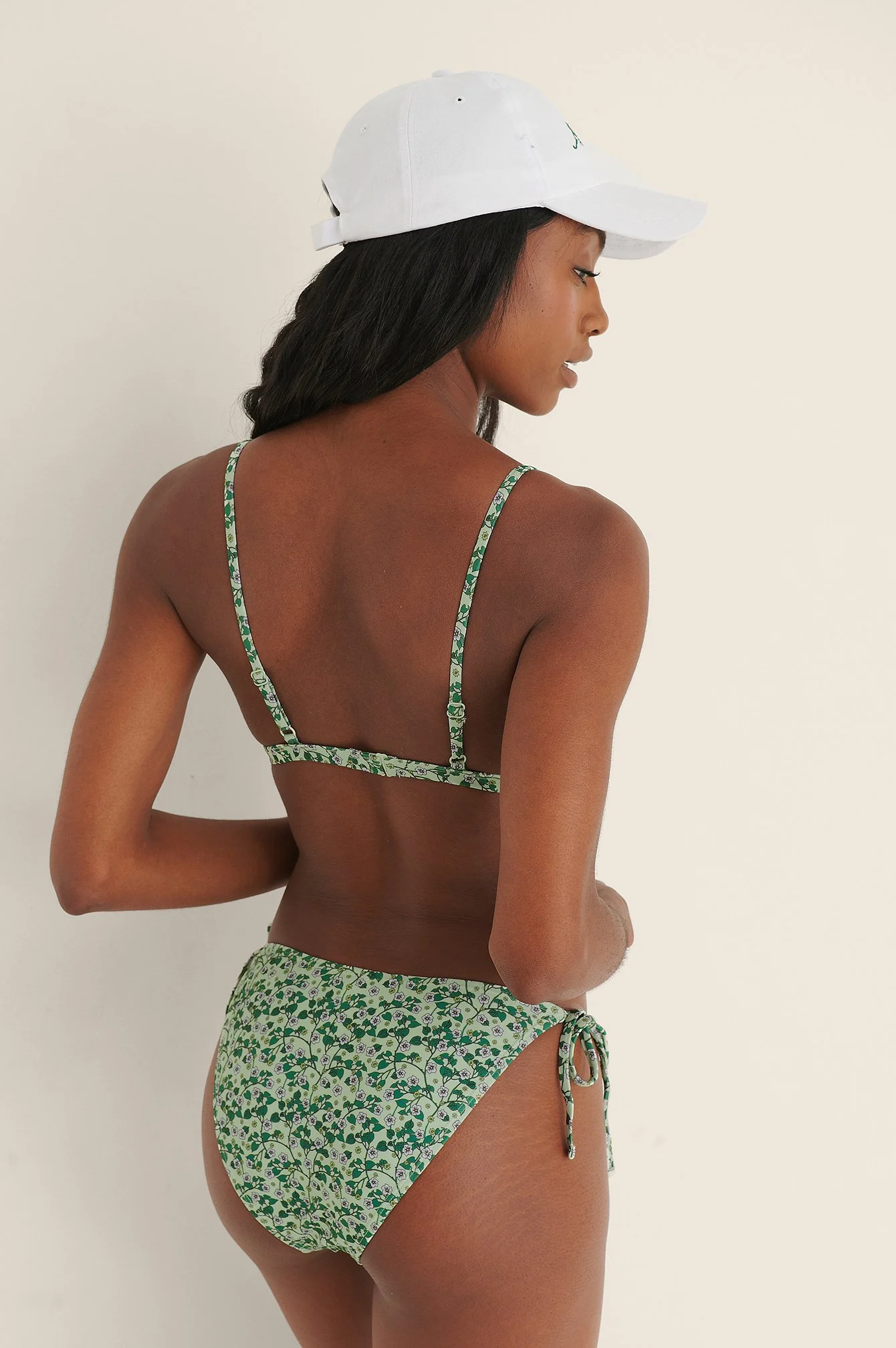 Recyceltes Bikini-Unterteil mit Schnürdetail