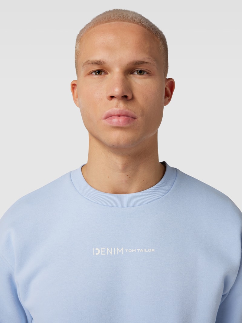 Sweatshirt mit überschnittenen Schultern in hellblau