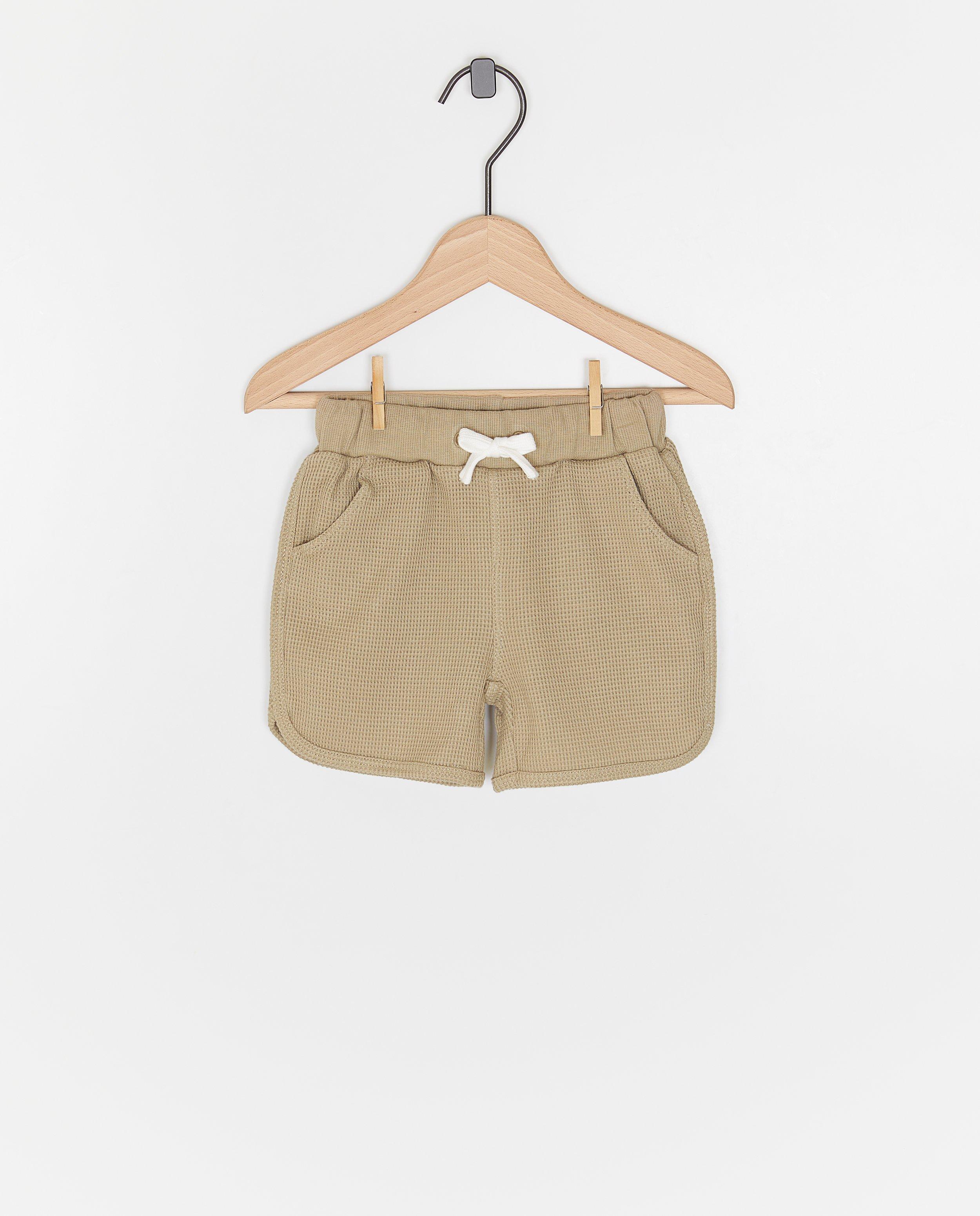 Pantaloni scurți Feetje cu model waffle kaki