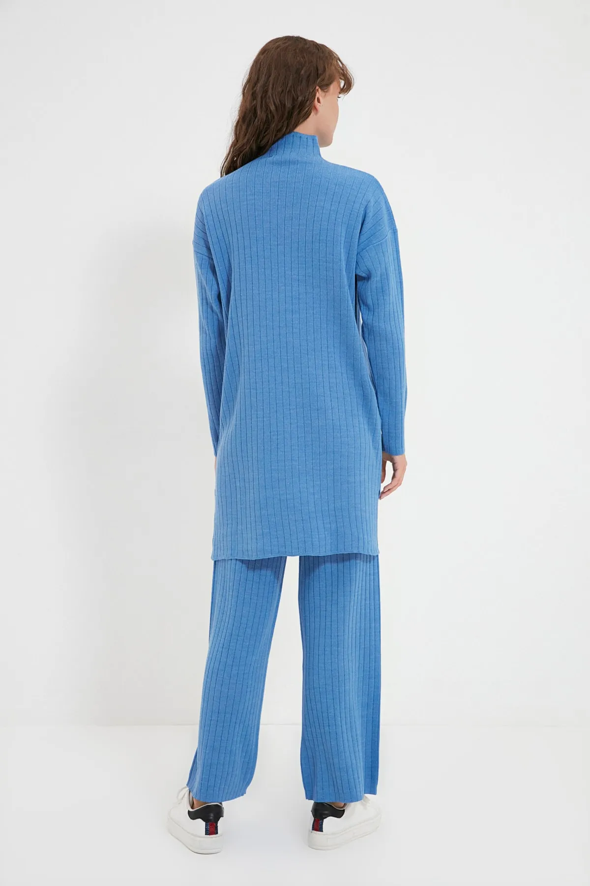 Trendyol Modest  Blaues Strickset mit geripptem Rollkragenpullover und Hose TCTAW22US0101