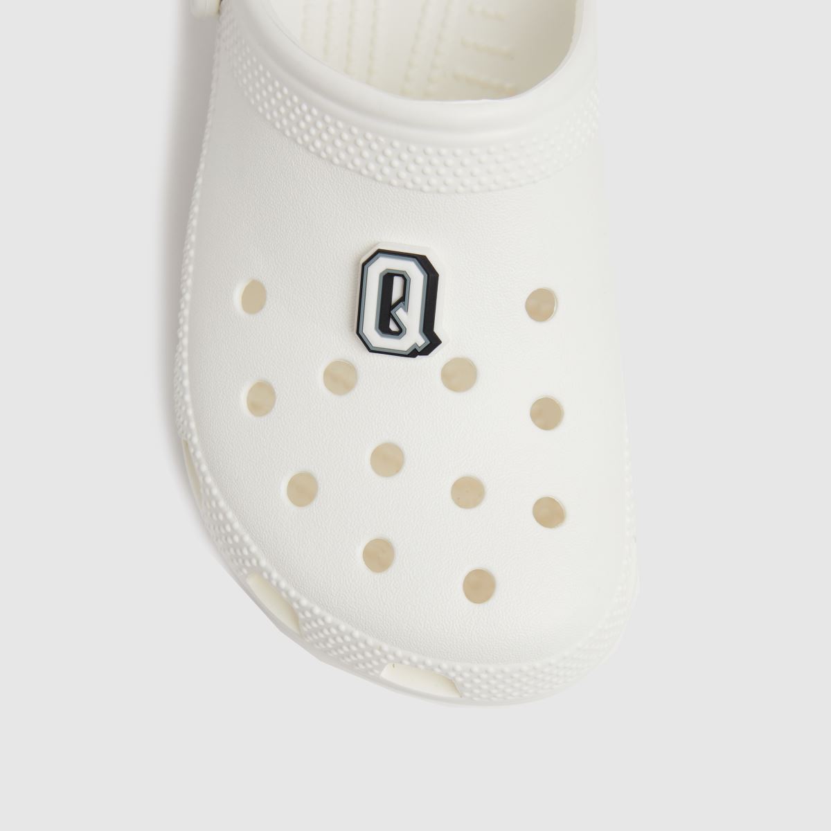 Crocs vit & svart jibbitz bokstaven q