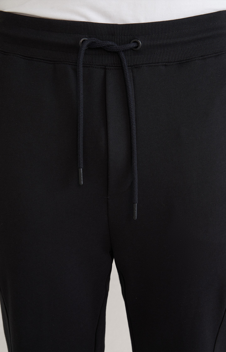 Sweathose Saint in Schwarz