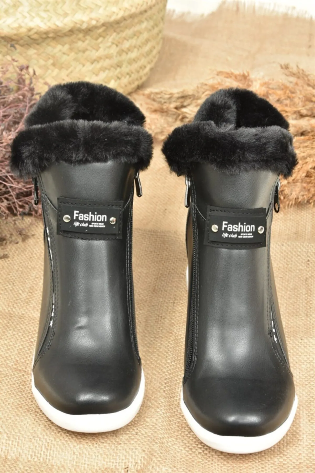 Fox Shoes  Schwarze Damenstiefel mit verstecktem Absatz L239610009
