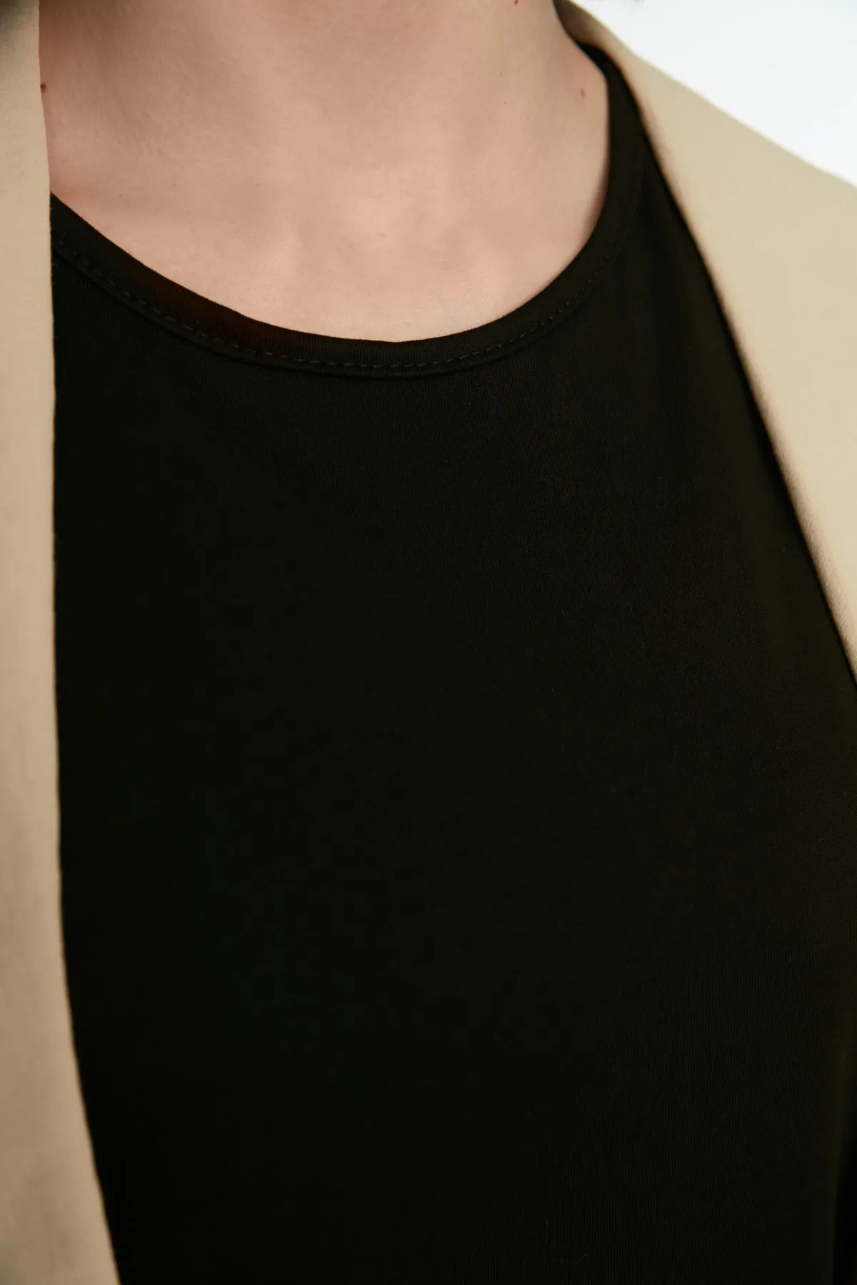 Trendyol Modest  Schwarzes ärmelloses Kleid mit Futter und Unterwäsche TCTSS21UK0034