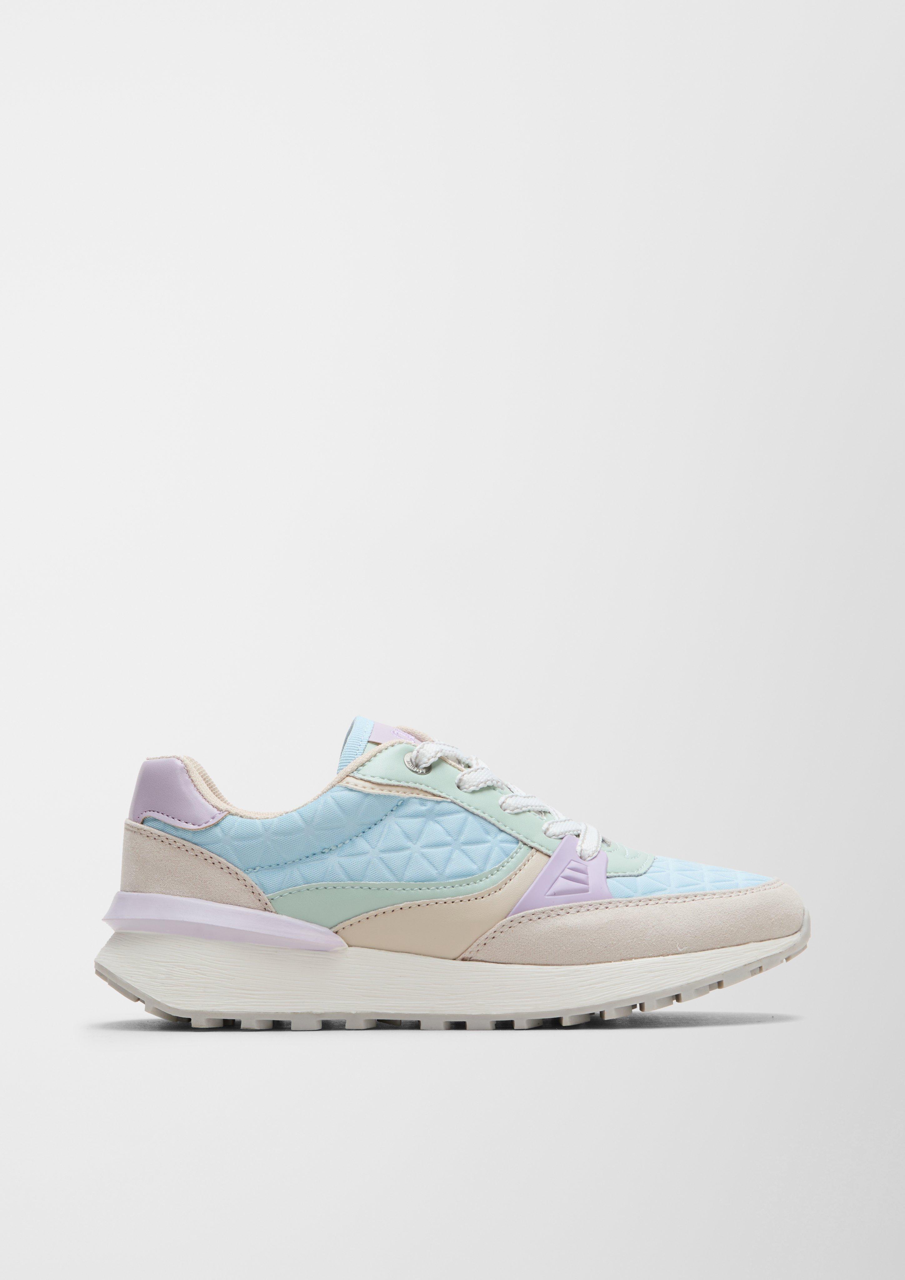Pastellfarbener Sneaker mit Steppmuster  6007390-806