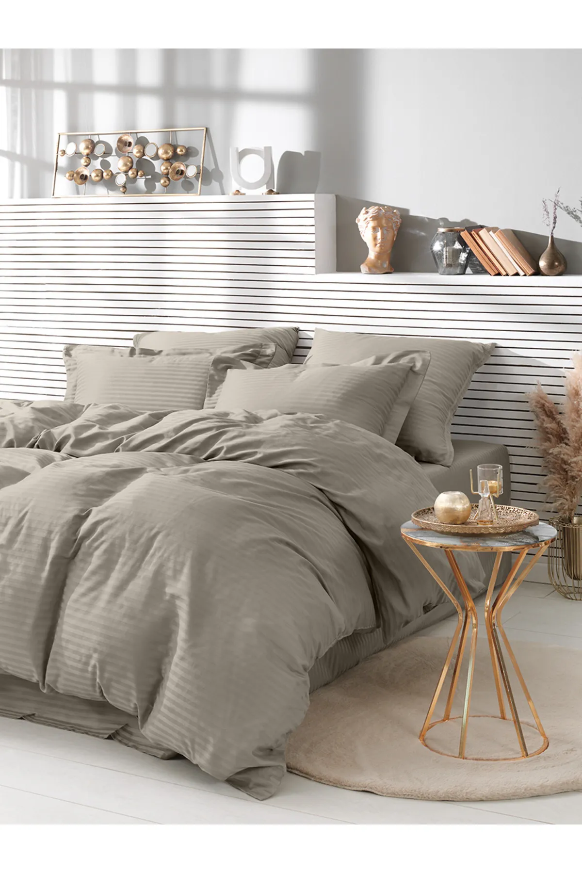 Karna Home  Gestreiftes Bettwäsche-Set aus doppeltem Baumwollsatin in Beige