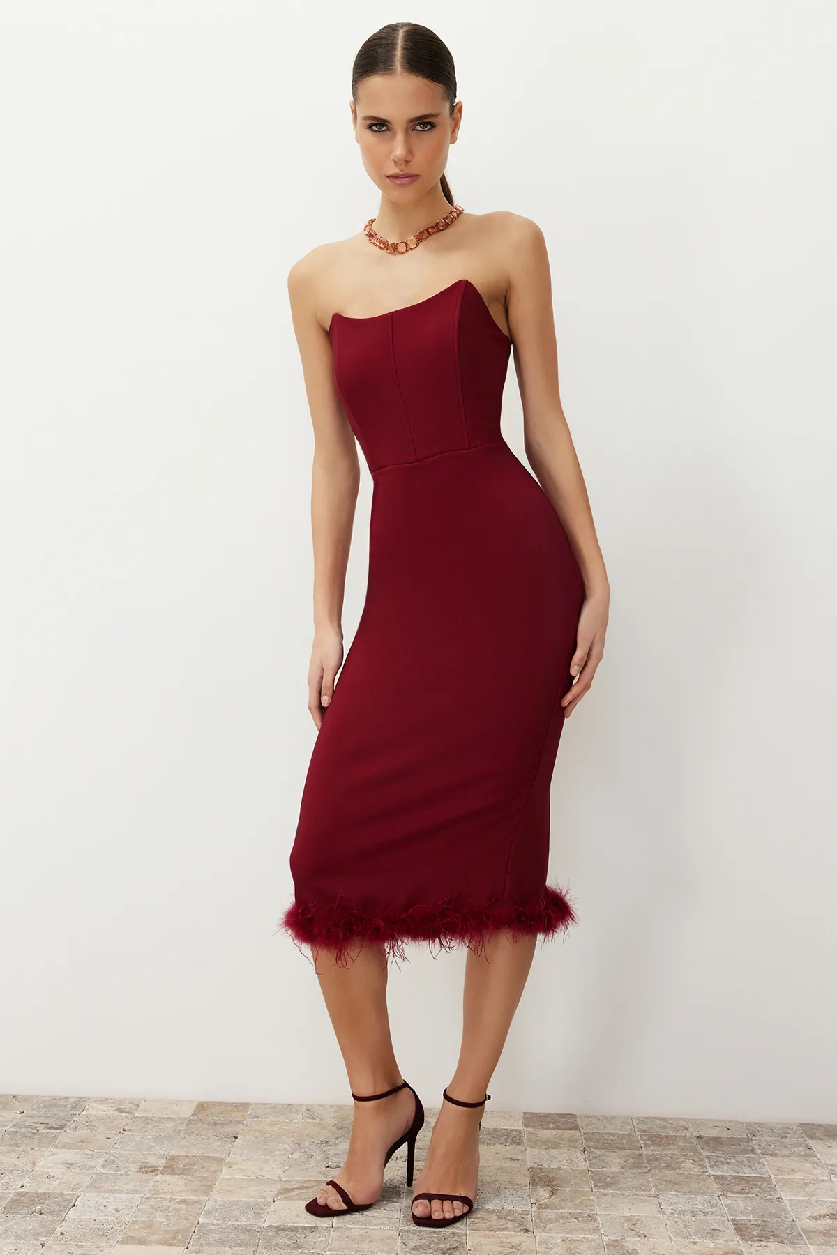 Trendyol Collection  Burgunderrotes, figurbetontes, gewebtes Korsett-Detail, elegantes Abendkleid TPRAW24EL00182