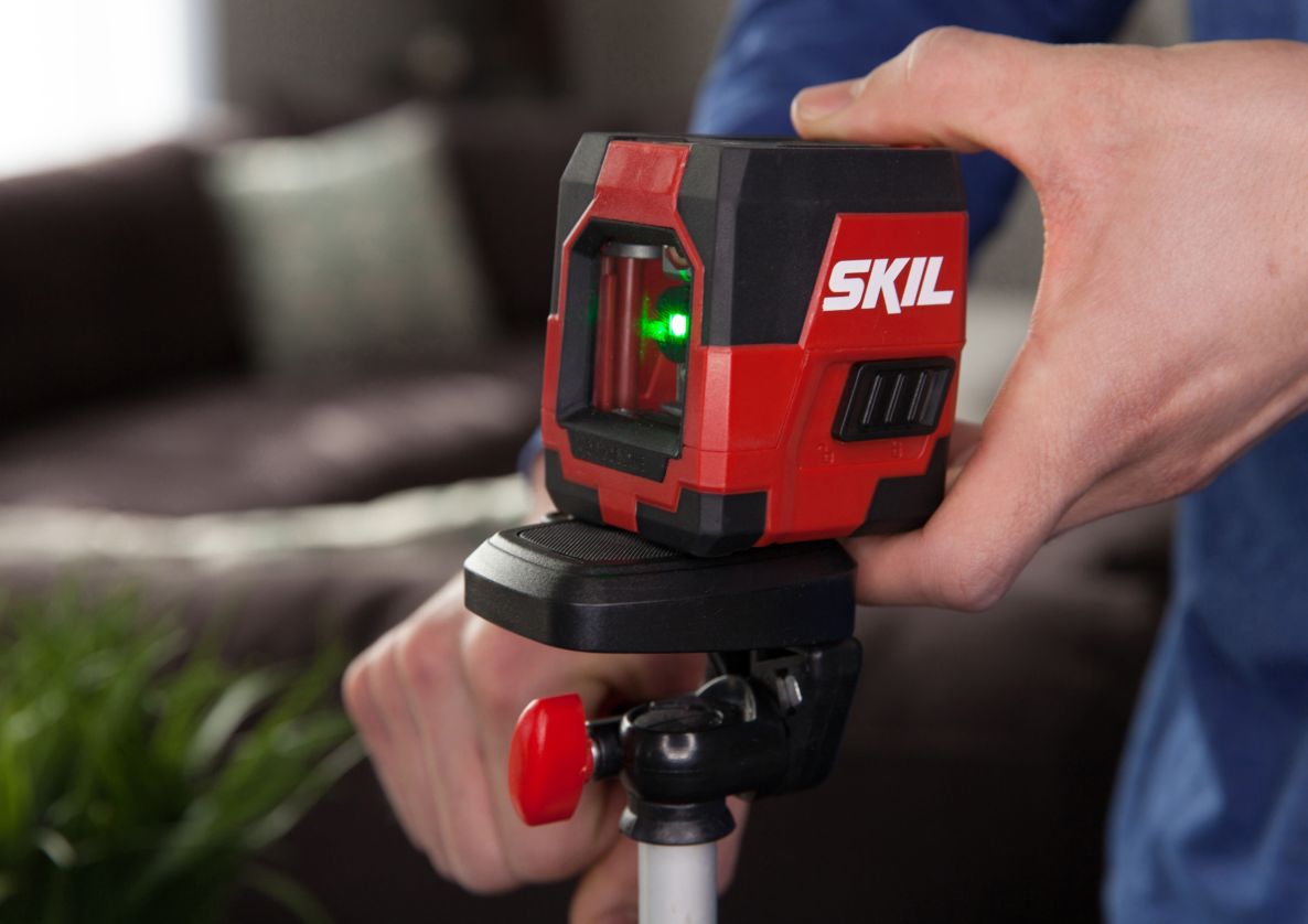 SKIL MT1E1911DA Πράσινο αυτοεπιπεδούμενο λέιζερ σταυροειδών γραμμών + τρίποδο και καλώδιο φόρτισης USB