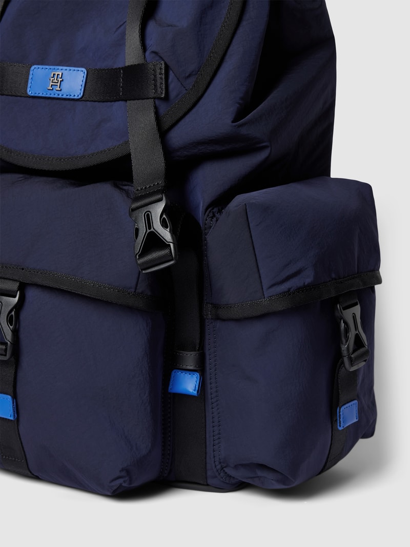 Rucksack mit Label-Applikation Modell 'MODERN UTILITY' in dunkelblau