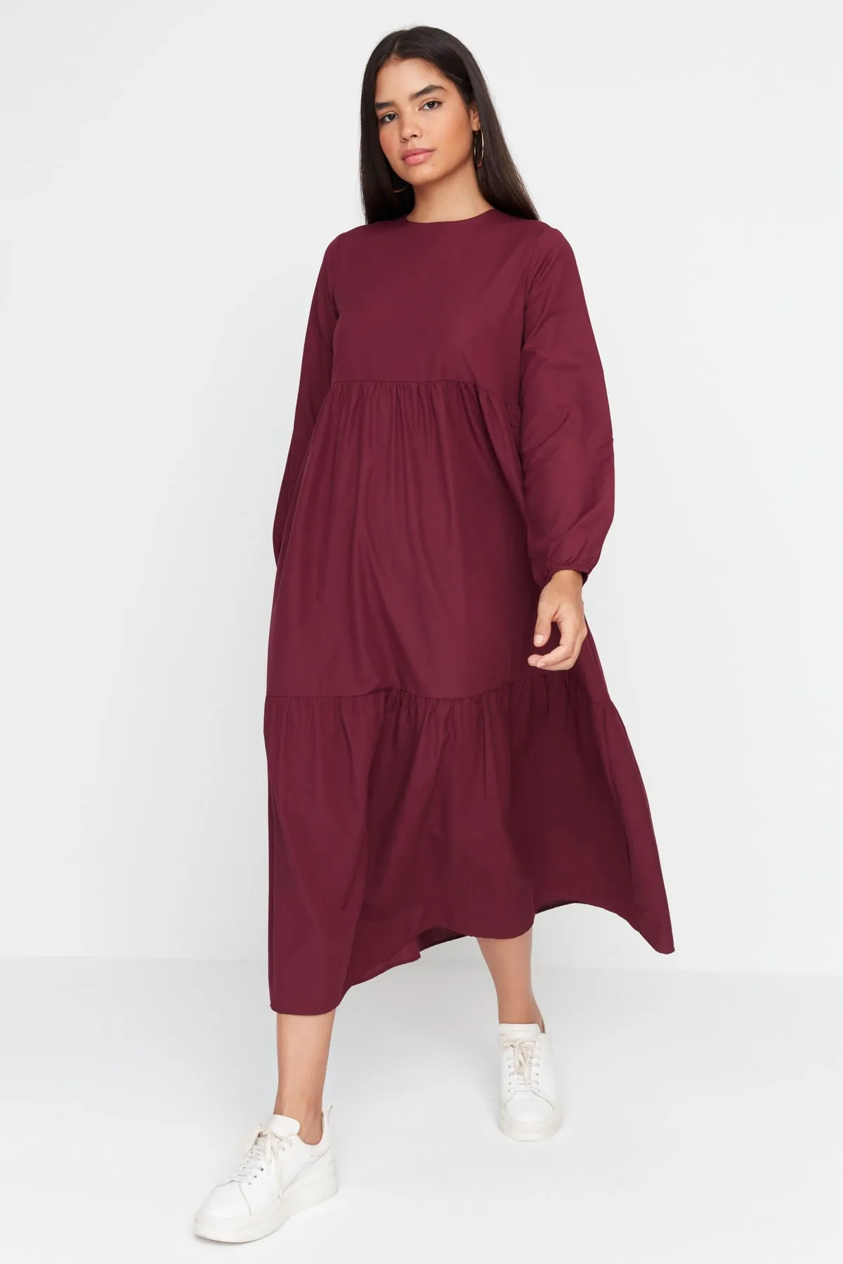 Trendyol Modest  Pflaumenfarbenes, gewebtes Kleid aus Baumwolle mit weitem Schnitt und Raffung TCTSS21EL3406