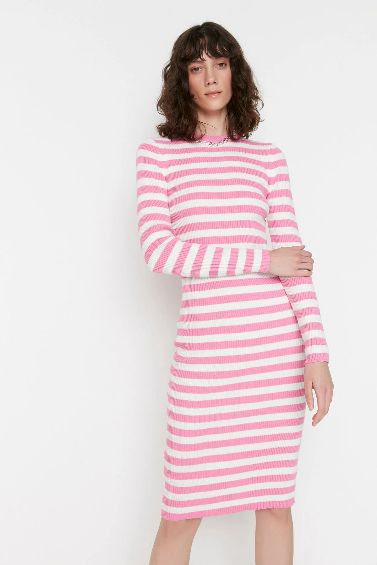 Trendyol Collection  Rosa Rosa figurbetontes gestreiftes Mini-Strickkleid TWOAW23EL00018 Kleid TWOAW23EL00018