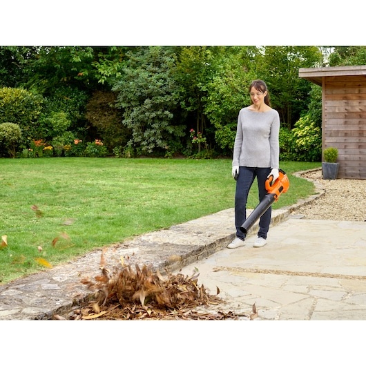 Dmuchawa do liści osiowa Black & Decker BCBL200B-XJ 18 V (bez akumulatora)