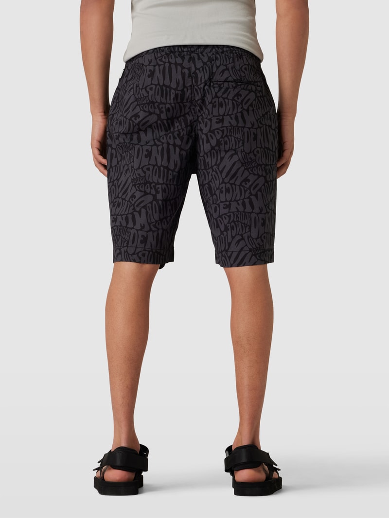 Shorts mit Allover-Muster in schwarz
