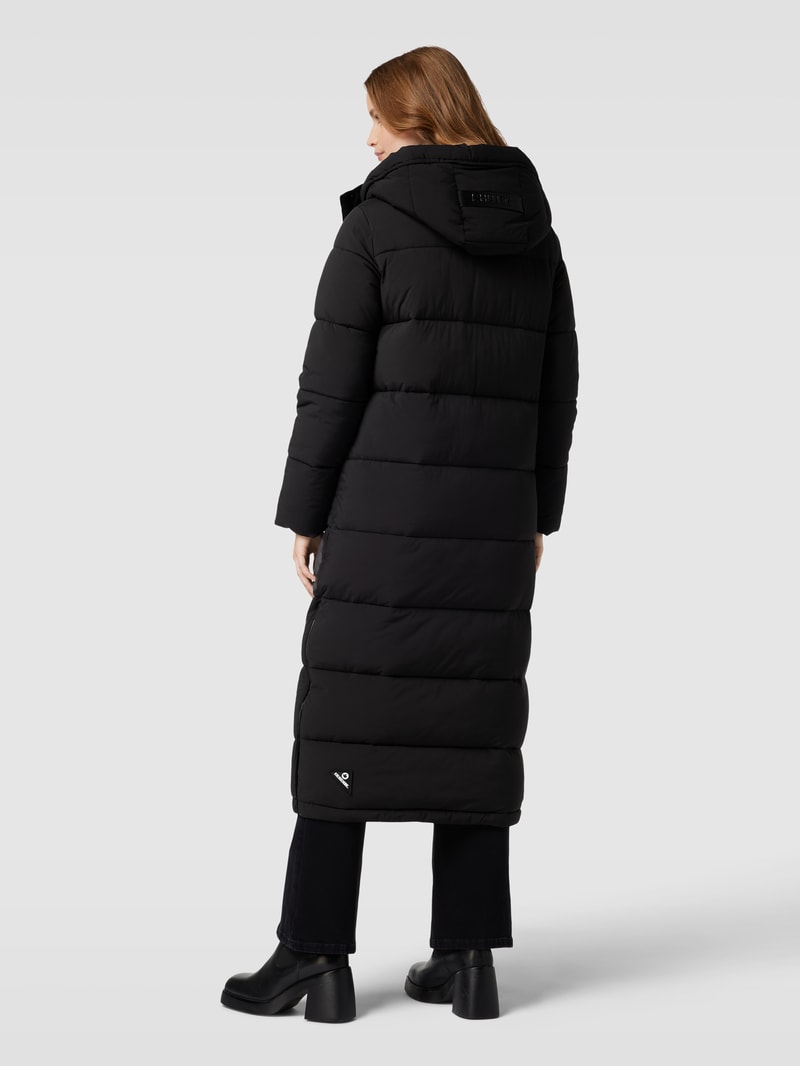 Steppmantel mit Kapuze Modell 'EMORIA' in schwarz
