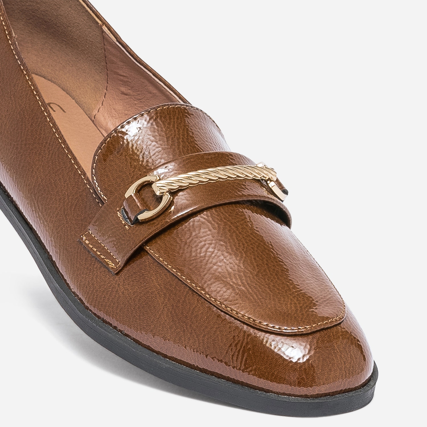 Mocassin cognac verni à barrette dorée