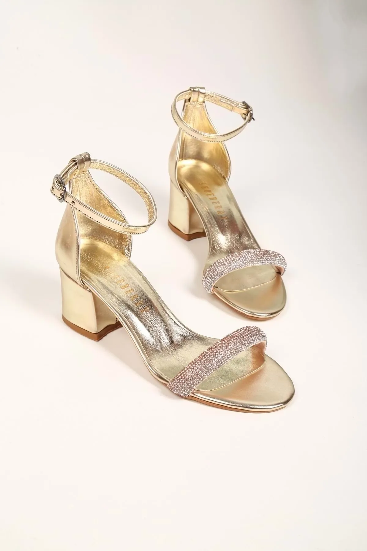 Shoeberry  Damen-Schuhe „Aris Gold Metallic“ mit einzelnem Riemen und Absatz
