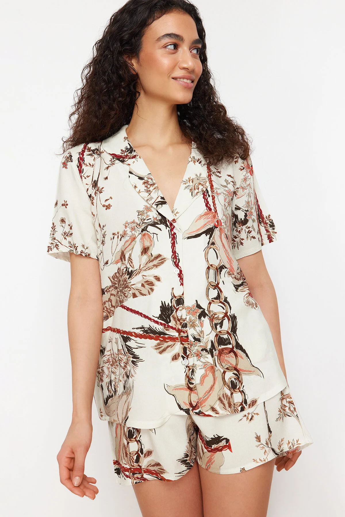 Trendyol Collection  Mehrfarbiges Pyjama-Set aus gewebter Viskose mit Blumenmuster THMSS24PT00186