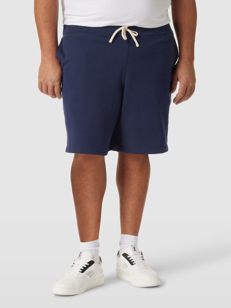 PLUS SIZE Sweatshorts mit Label-Stitching in marineblau