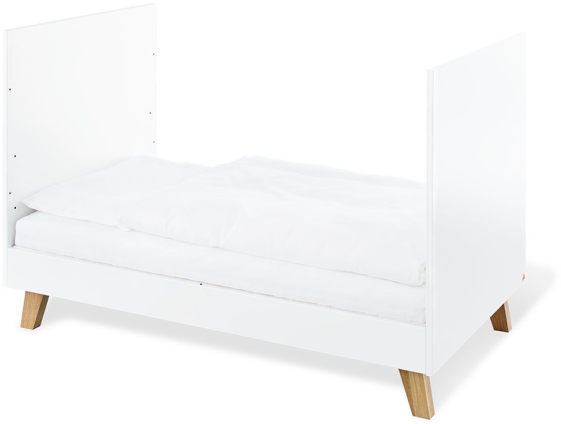 Pinolino® Babyzimmer-Komplettset Pan, (Set, 4-St., Kinderbett, Wickelkommode, Schrank, Wandregal), breit; mit Kinderbett, Wickelkommode, Schrank und Wandregal